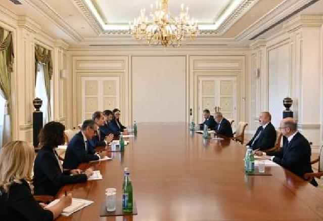Prezident İlham Əliyev AYİB-in birinci vitse-prezidentini qəbul edib
