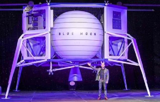 Ceff Bezos gələn ay iqardaşı ilə birlikdə  turist kimi kosmosa yollanacaq