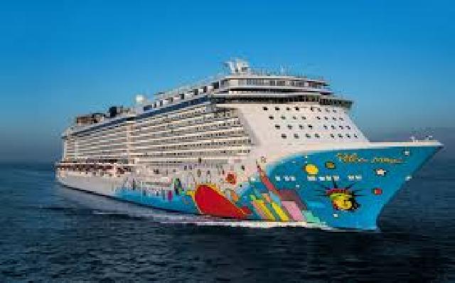 “Norwegian Breakaway” kruiz layneri Atlantik okeanda güclü qasırğaya düşüb-VİDEO