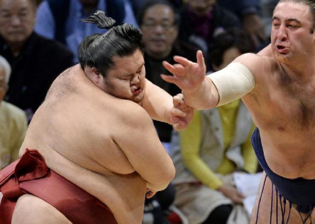 Gürcüstanlı idmançı ilk dəfə sumo üzrə Tokio turnirinin qalibi olub