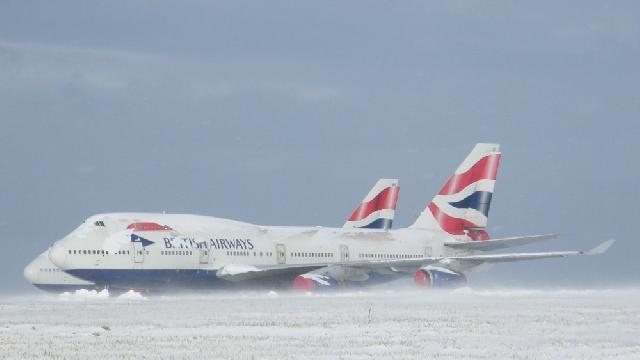 Britaniya aeroportlarında 100-dən çox aviareys ləğv edilib