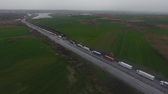 Türkiyə-Bolqarıstan sərhədində 20 km uzunluğunda növbə yaranıb