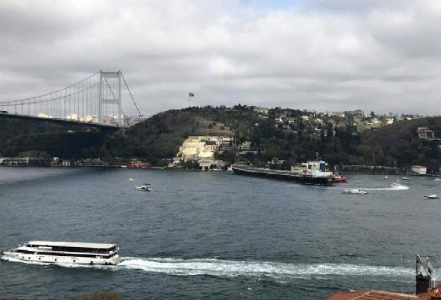 İstanbul boğazında gəmilərin hərəkəti dayandırılıb