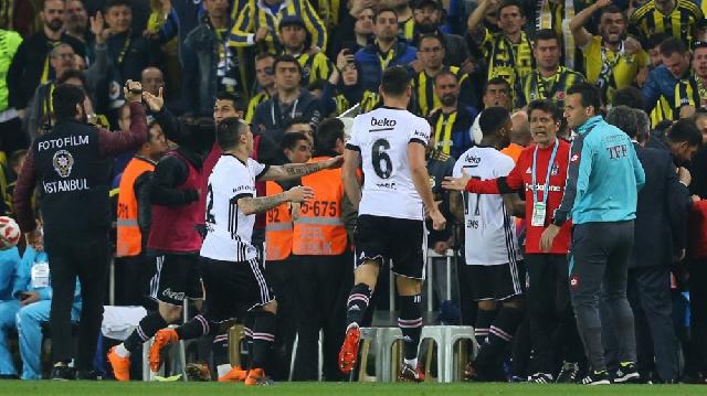 Türkiyə Kubokunda “Fənərbağça”-“Beşiktaş” oyunu yarımçıq dayandırılıb