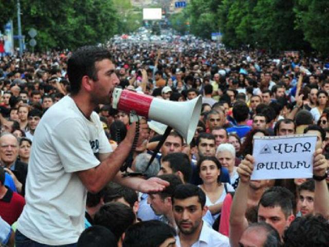 Yerevanda  metropoliten əməkdaşları tətilə başlayıblar