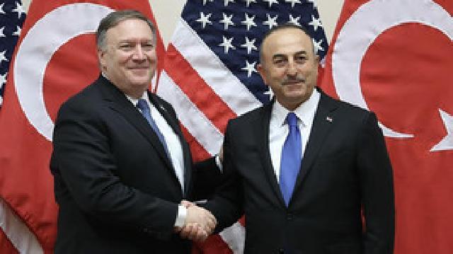 Mövlud Çavuşoğlu Sinqapurda Maykl Pompeo ilə Suriyanı müzakirə edib