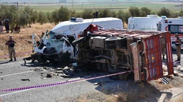 Türkiyədə ağır yol qəzası: 8 ölü, 18 yaralı