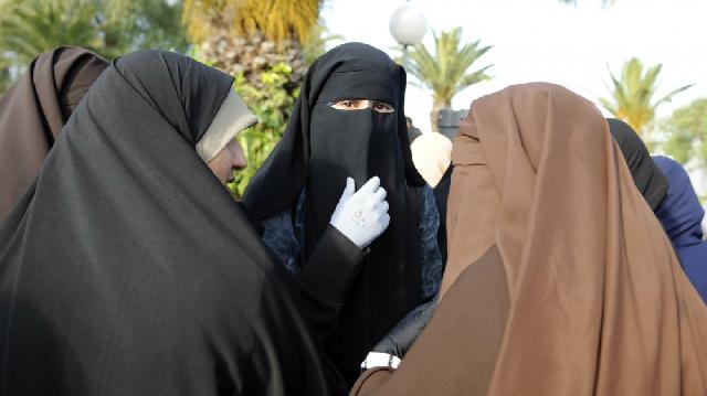 Gürcüstanda ictimai yerlərdə niqab və çadradan istifadəyə qadağa qoyulur?