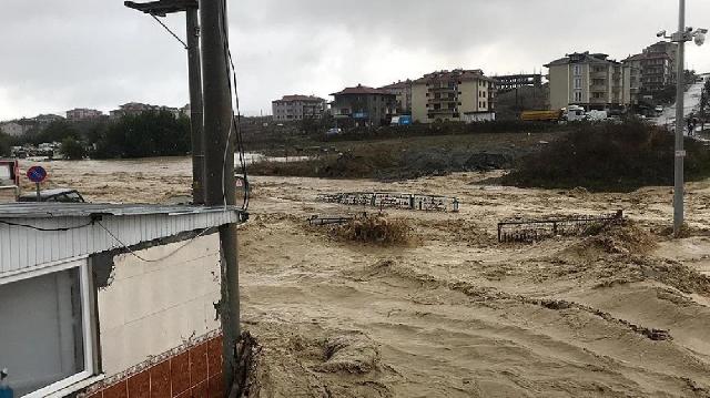  Sel Türkiyənin iki vilayətində böyük problemlər yaradıb