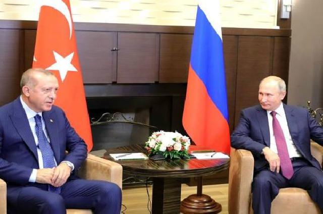 Vladimir Putin Türkiyəyə işgüzar səfər edib