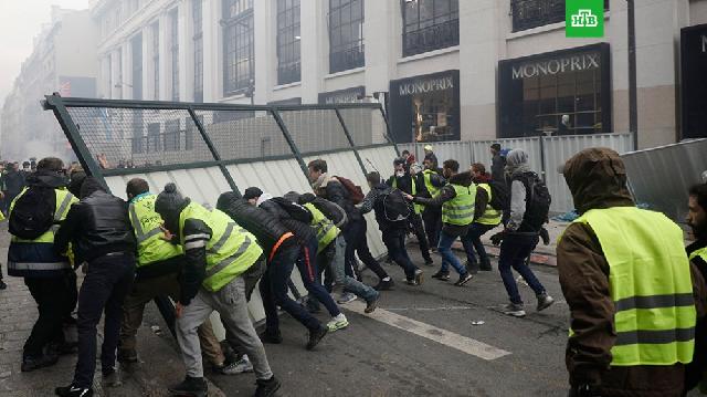 Parisdə aksiyalar zamanı xəsarət alanların sayı 30 nəfərə çatıb