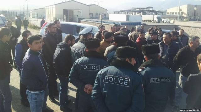 Erməni sahibkarlar Gürcüstanla sərhəd yolunu bağlayıblar