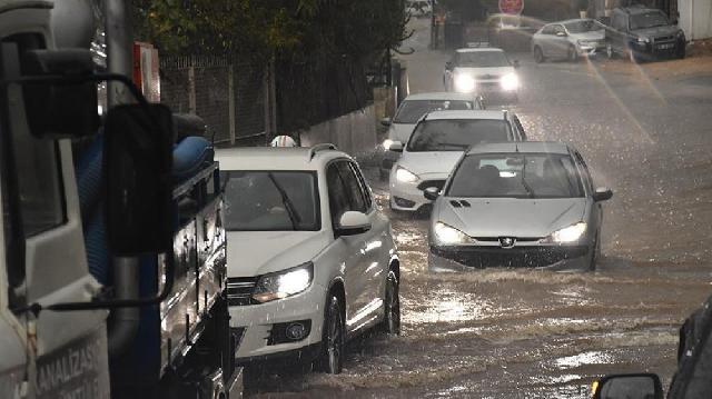 Güclü sel və daşqınlar Antalya və Bodrumda böyük fəsadlar yaradıb