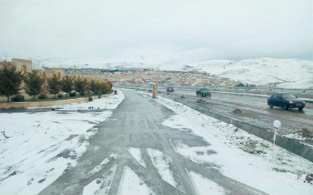 Güclü qar Türkiyədə bir sıra çətinliklər yaradıb