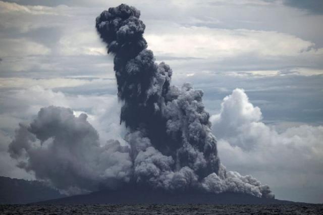 İndoneziyada Anak-Krakatau vulkanı yenidən püskürüb