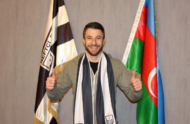 “Neftçi” italiyalı futbolçunu transfer edib