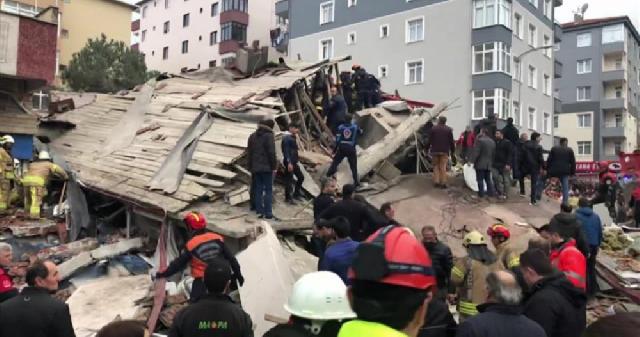 İstanbulda çökmüş binanın dağıntıları altından daha 3 nəfərin cəsədi çıxarılıb