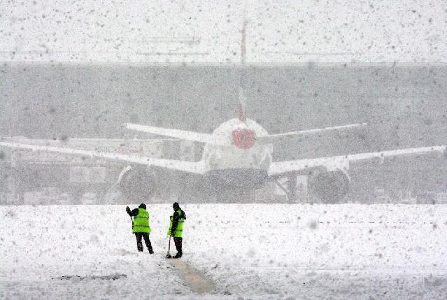 Sietldə güclü qar səbəbindən 200 aviareys ləğv olunub