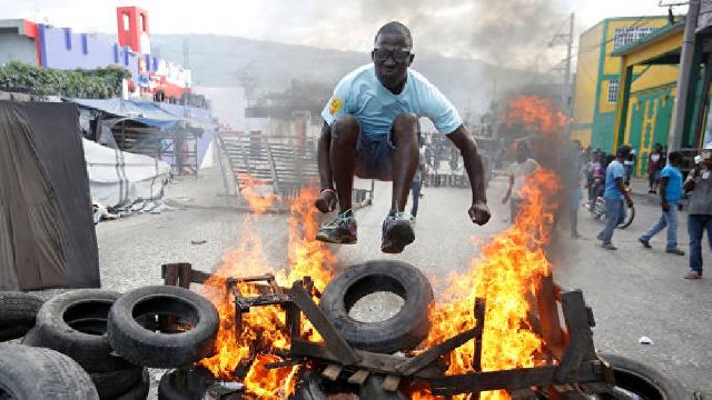 Haiti prezidenti etirazlara rəğmən istefa verməyəcəyini deyir