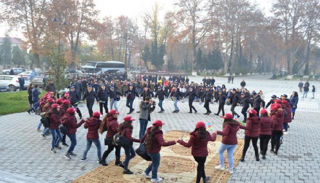 15-24 yaşlı gənclər dünya əhalisinin 16 faizini təşkil edir