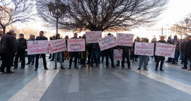 Ermənistanda hökumət binasının qarşısında növbəti etiraz aksiyası keçirilir