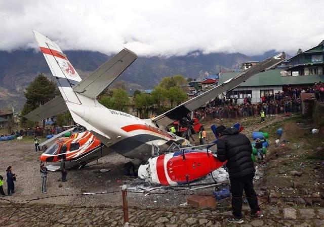 Nepalda təyyarə ilə helikopter toqquşdu: ölənlər var