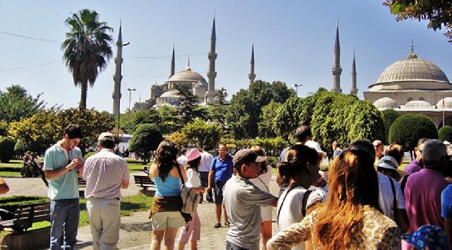 İlk dörd ayda Türkiyəyə 8 milyondan çox turist gəlib