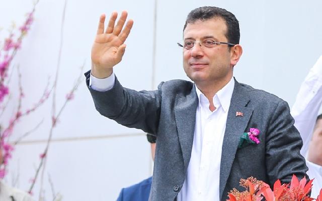 Ekrem İmamoğlu ikinci dəfə bələdiyyə sədri vəsiqəsini təhvil alıb