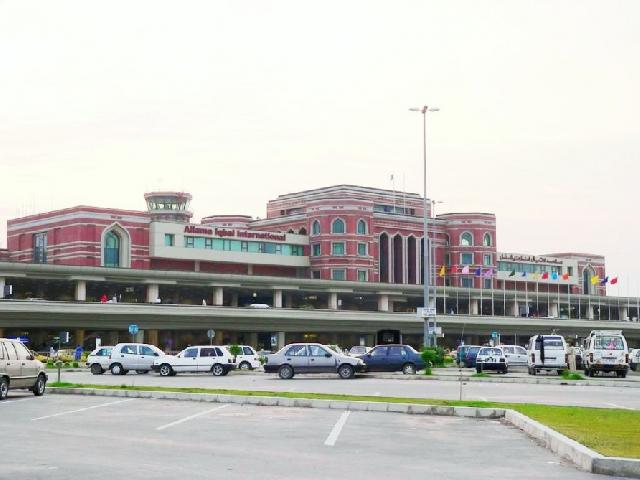 Pakistanda aeroportda atışmada ölən və yaralanan var