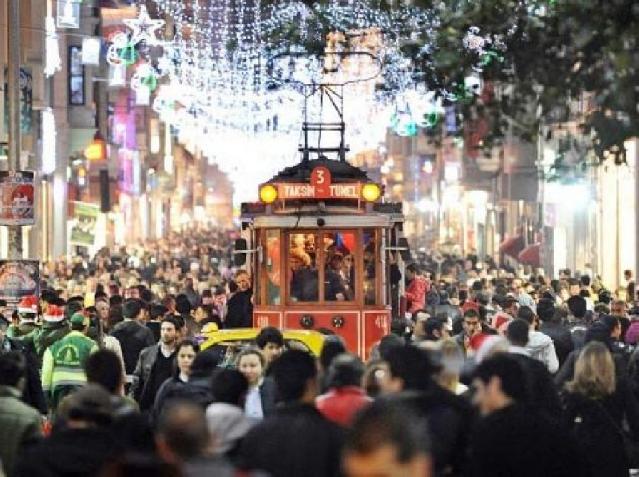 İlk beş ayda İstanbulu rekord sayda turist ziyarət edib