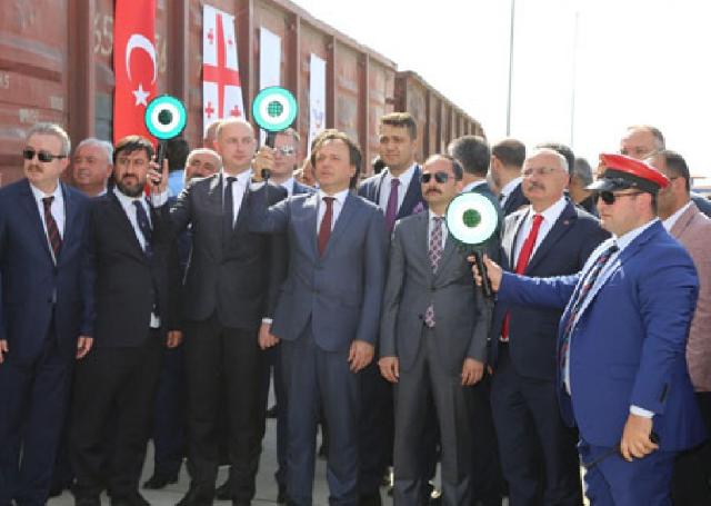 BTQ ilə Türkiyədən Gürcüstana ilk yük qatarı yola salınıb