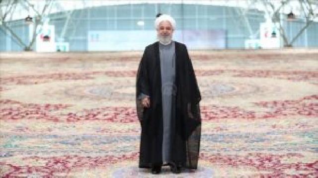 İran prezidenti Təbrizdə dünyanın ən böyük xalısını təqdim etdi