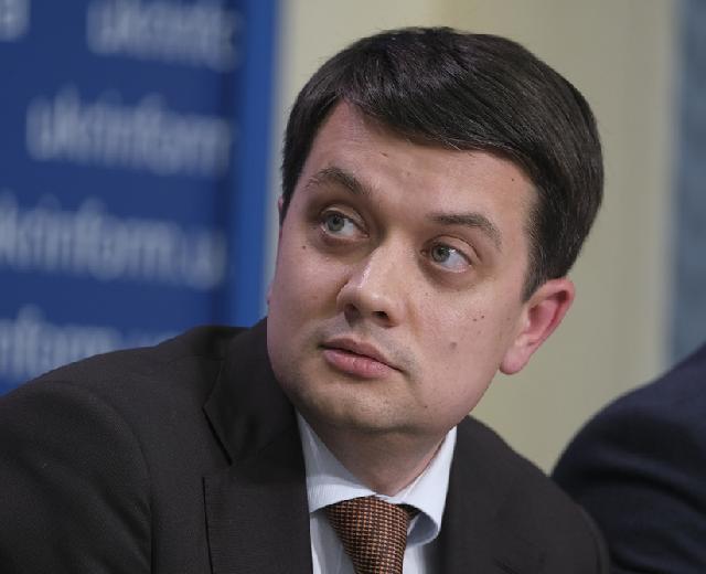 35 yaşlı Dmitri Razumkov Ukrayna parlamentinin sədri seçilib