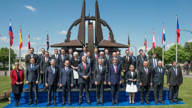 NATO-nun geniştərkibli nümayəndə heyəti Gürcüstana gəlir