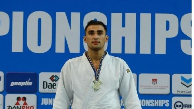 Zelim Kotsoyev “Böyük dəbilqə” turnirinin gümüş medal qazanıb