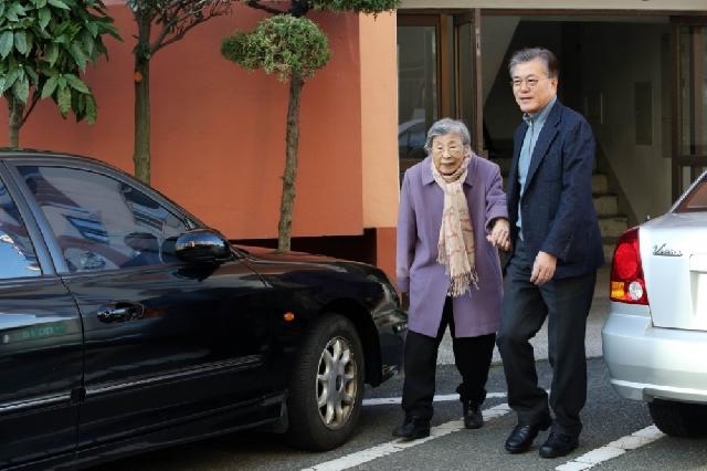 Cənubi Koreya prezidentinin anası 92 yaşında vəfat edib