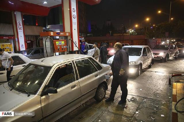 İranda benzinin qiymətinin 50 faiz artması ölkədə ajiotaj yaratdı