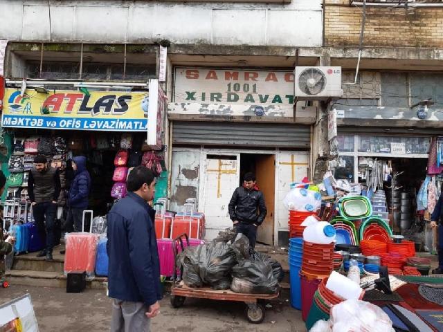  “8-ci km" bazarında kilosu 5 manat 50 qəpiyə mal əti satılır