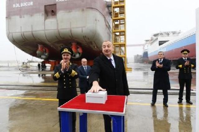 İlham Əliyev Bakıda inşa olunan ilk tankeri istismara verdi