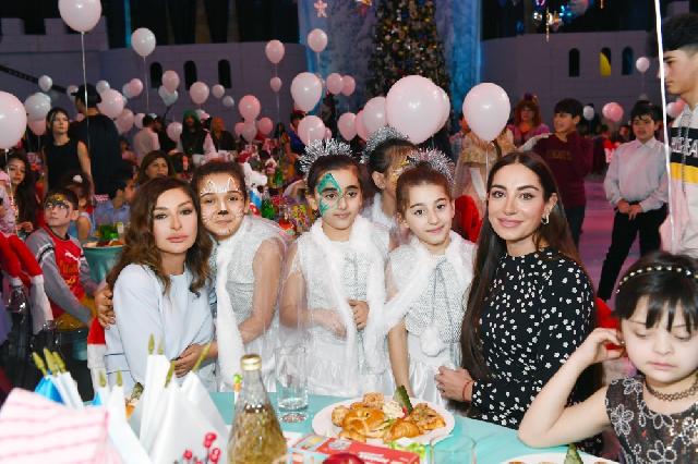 Mehriban Əliyeva xüsusi qayğıya ehtiyacı olan uşaqlın bayram şənliyində iştirak edib