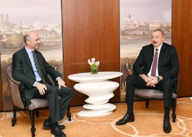 İlham Əliyev Münxendə Beynəlxalq Böhran Qrupunun prezidenti ilə görüşüb
