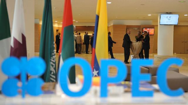 OPEC ölkələr gündəlik neft hasilatını 1,5 milyon barrel azaldılmasına qərar verdi