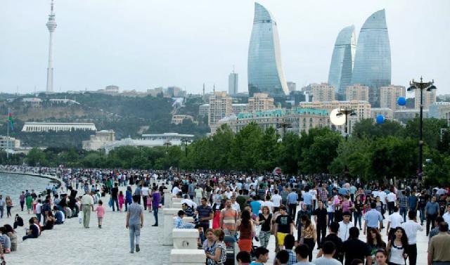 Azərbaycan əhalisinin sayı 10 milyon 73 mini ötüb