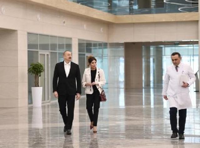 İlham Əliyev Bakıda “Yeni klinika” tibb müəssisəsinin açılışında iştirak edib