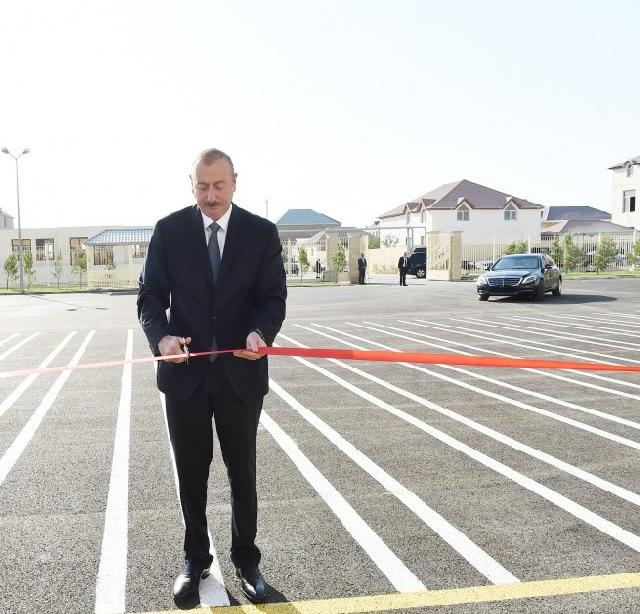 İlham Əliyev "Şamaxinka"da piyada keçidinin açılışında iştirak edib