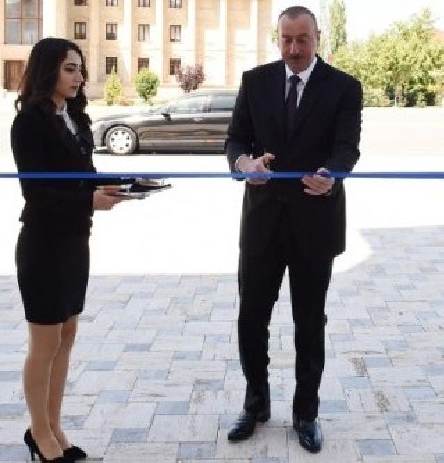 İlham Əliyev “Azərenerji”nin  Baş idarəetmə kompleksinin açılışında iştirak edib