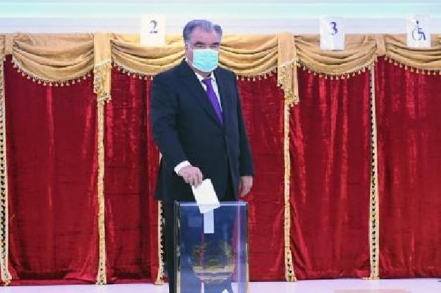Emoməli Rəhmon beşinci dəfə Tacikistan prezidenti seçilib