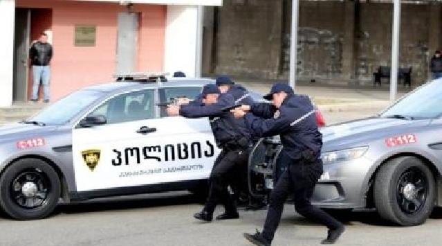 Gürcüstanda banka silahlı hücum