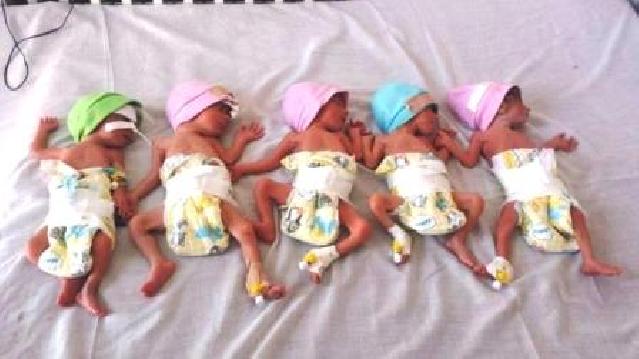 Tacikistanda yeni ilin ilk saatlarında beşəm uşaq doğulub