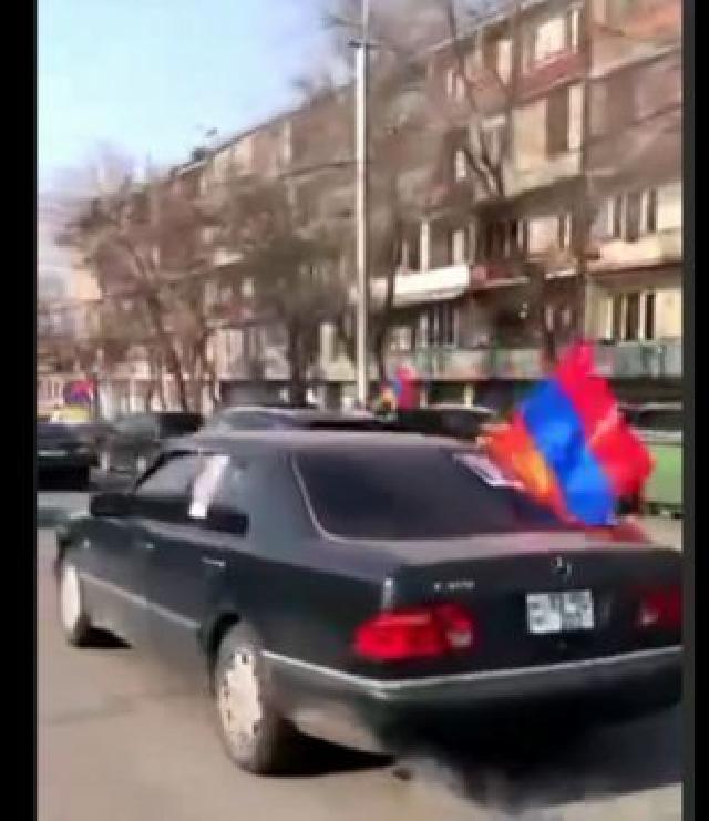 Yerevanda Paşinyanın istefası tələbi ilə növbəti avto-yürüş keçirilir